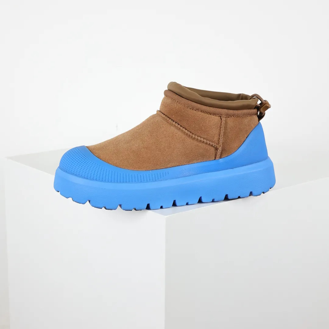 Copy price 💰700 Core recommendation Good price It is a very suitable choice for home furnishings. In recent years, uug has launched a series of styles, which are partial to the preferences of young consumers and have also moved to the forefront of fashion trends. Shoe body material: water-repellent coated suede upper, 17mm UGGPURE™ implantable wool insole, lightweight non-slip and comfortable rubber outsole, with brand LOGO and trademark. Comes with a full set of packaging. Size: 35 36 37 38 3940 41 42 43 44 45